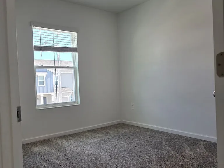 3330 Laurent Loop — Photo 8