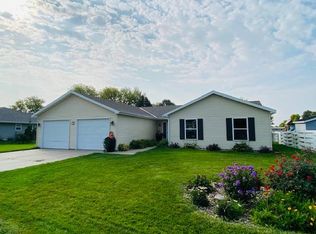 810 14th St, Central City, NE 68826
