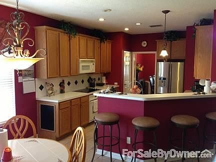 Kitchen overlooking den
						:
						Spacious kitchen with flat cook top, can lighting, and nice size pantry.