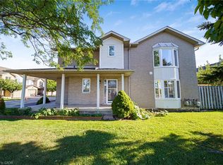 800 Paramount Dr #1, Hamilton, ON L8J3V8