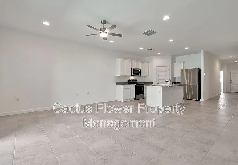 1718 W Sombra Ave — Photo 7