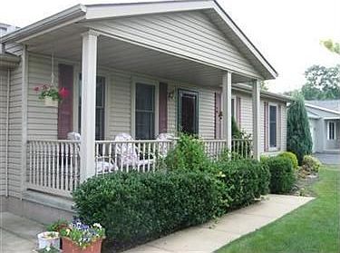 2nd image of 405 Plymouth Pl