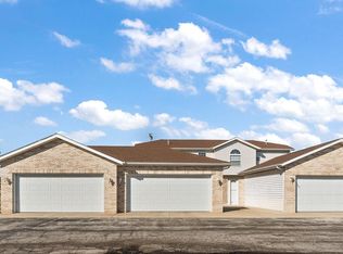 191 Mallard Pointe Dr, Valparaiso, IN 46385