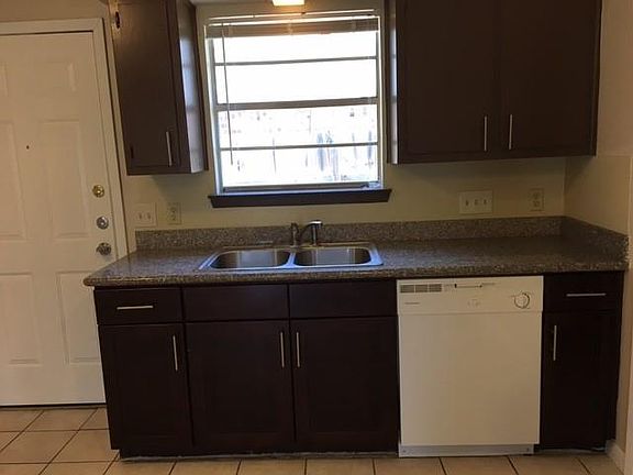 5th image of 1205 Westcott Dr #A
