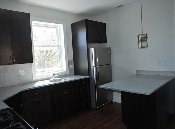 2nd image of 1220 Lombard Ave