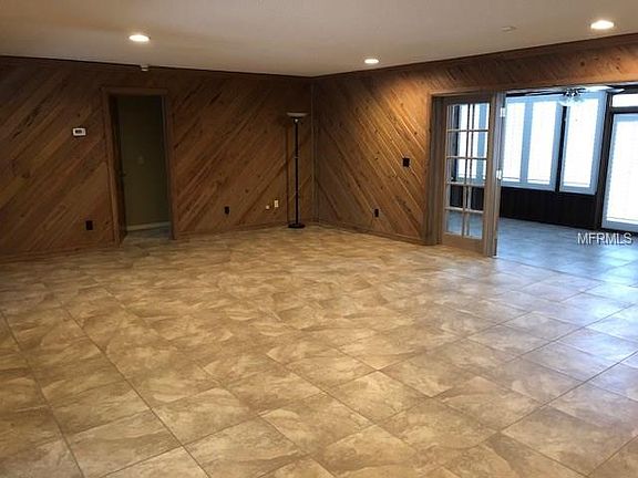 3rd image of 101 Lyndhurst Dr