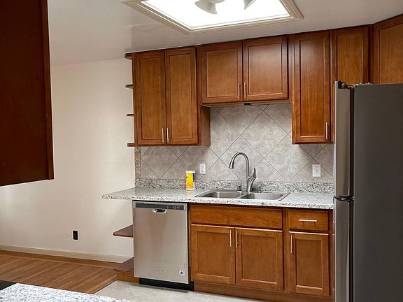3rd image of 275 Boylston St