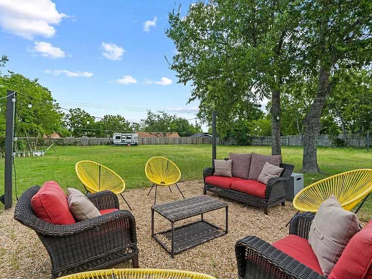 10601 Macmora Rd #B — Photo 22