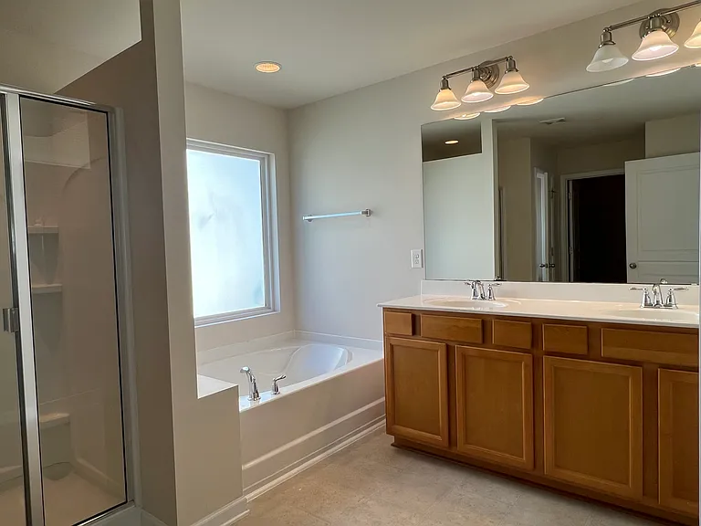 416 Charleville Ct — Photo 33