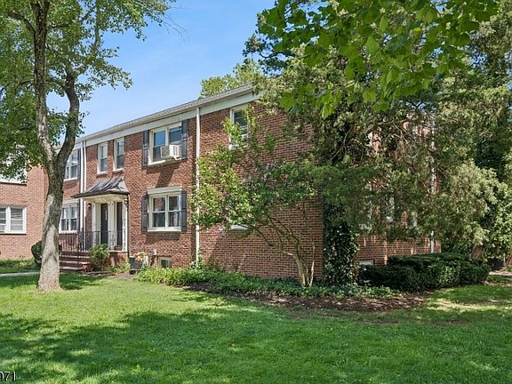 3rd image of 412 Morris Ave #50