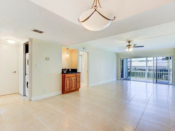 5th image of 155 Yacht Club Dr APT 103