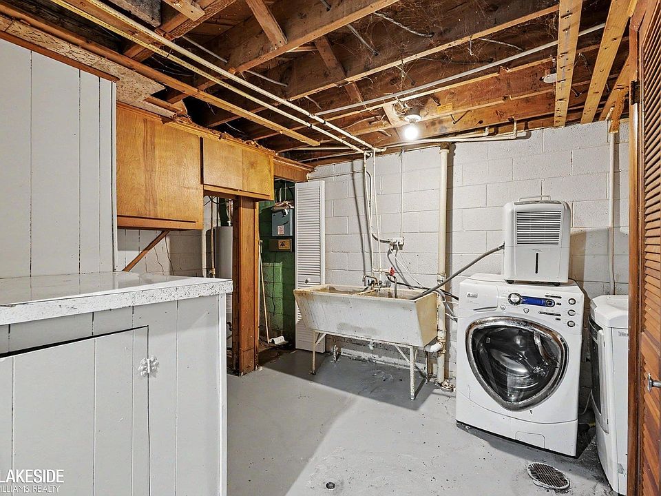 245 N Broadway St, photo 15