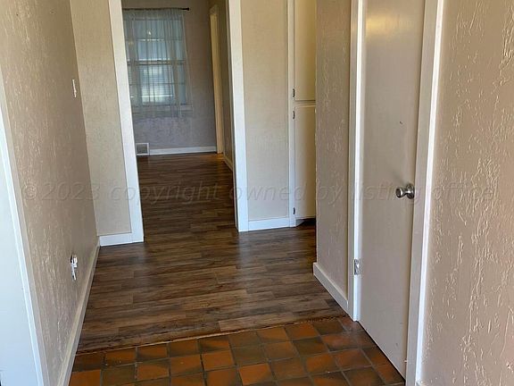 2nd image of 2224 Evergreen St