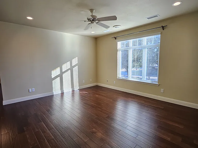 2505 Cambridge Dr — Photo 12