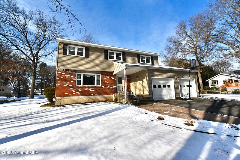 3rd image of 19 Lexington Road