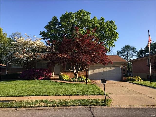 1st image of 8945 Red Oak Dr