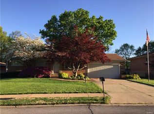8945 Red Oak Dr, Saint Louis, MO