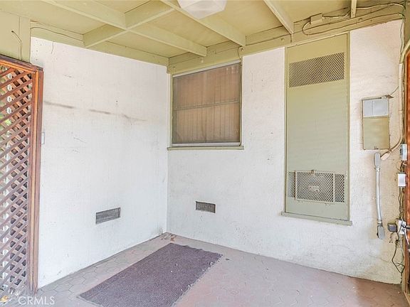 15th image of 722 E 6th St