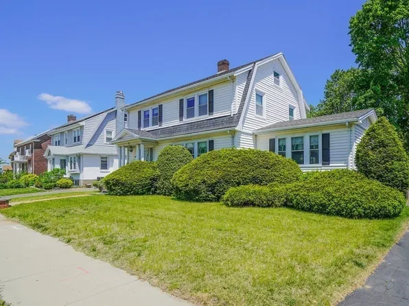 1390 Quincy Shore Dr, Quincy, MA 02169