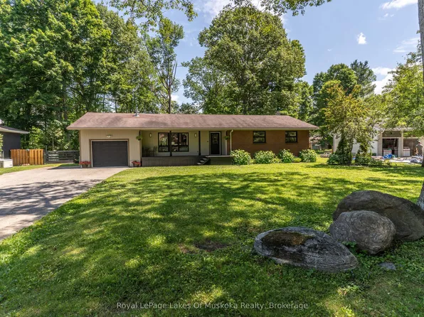 220 Alexander St, Gravenhurst, ON P1P 1A6