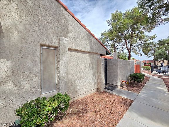 3rd image of 752 Heritage Vista Ave
