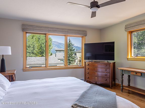 4th image of 3940 N Pond Dr #13