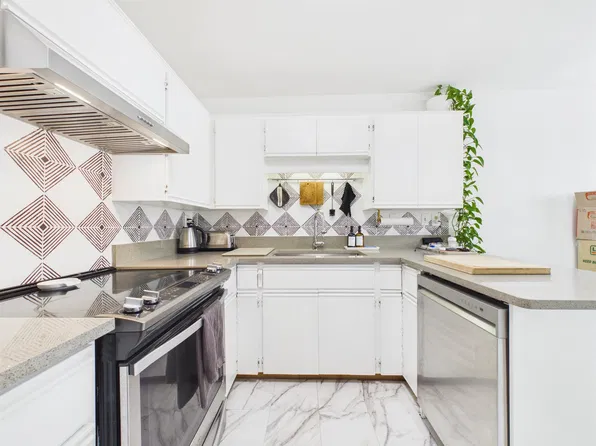 1318 Brunette Ave #18, Coquitlam, BC V3K 6R1