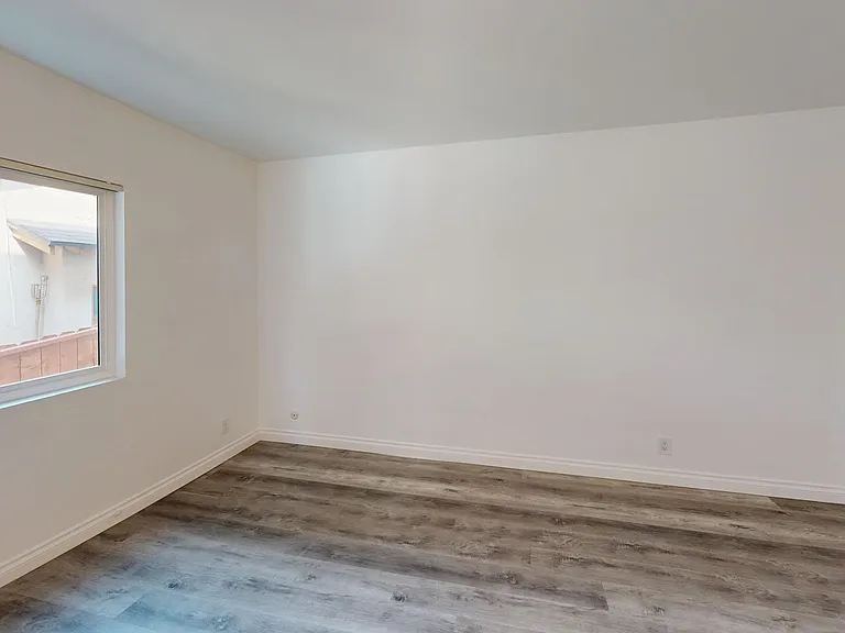 The Regal Villa Apts...Gorgeous Newly Remodeled 2 Bedroom.. Prime Location! CALL NOW! — Photo 9