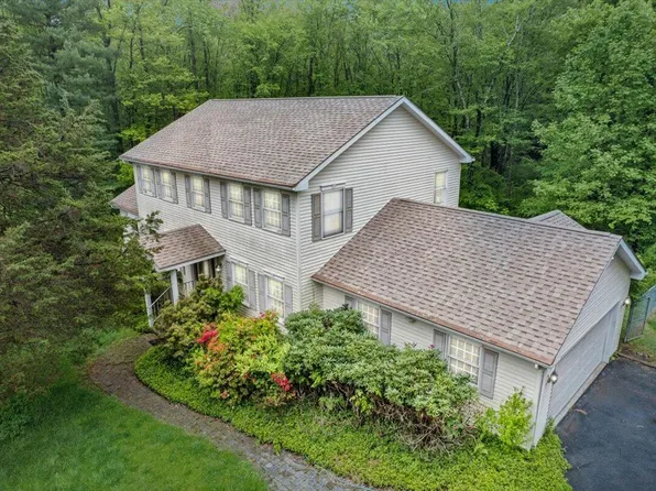 145 Bel Tor Dr, Stroudsburg, PA 18360