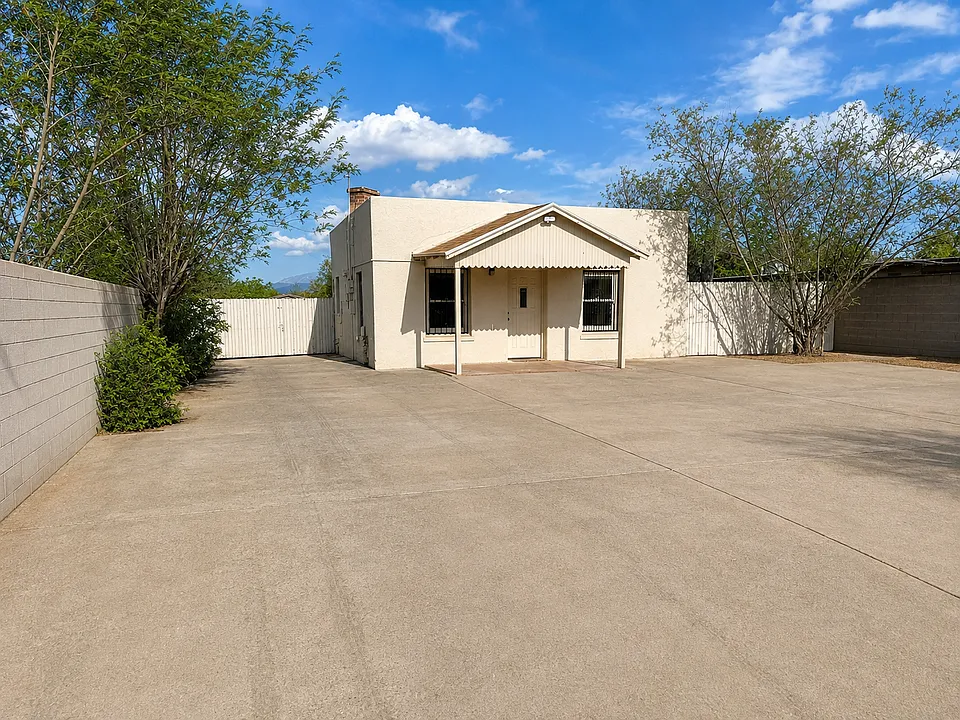 2308 N Forgeus Ave