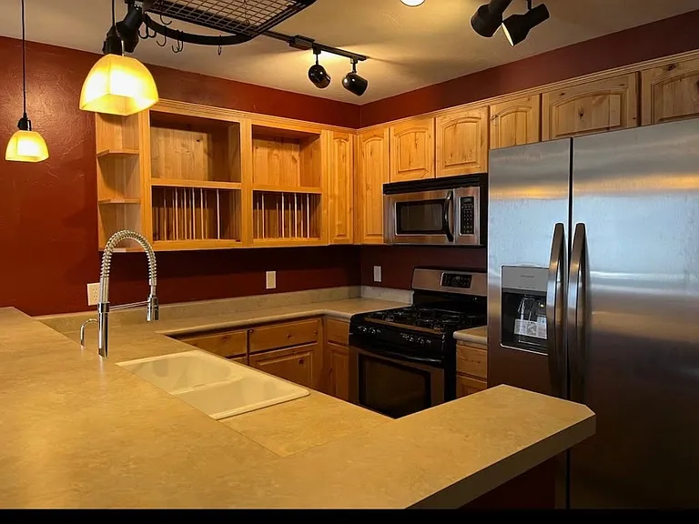 510 Redcliff Cir — Photo 2