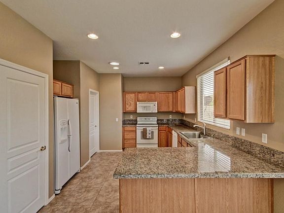 4th image of 3290 E Bluebird Dr