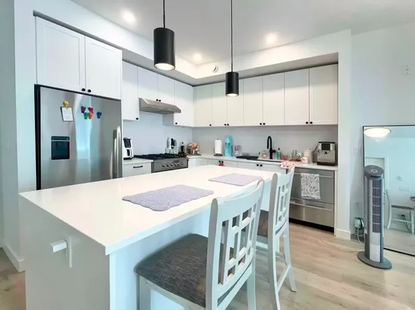 2425 166th St, Surrey, BC