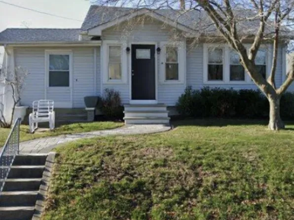 4 Oakwood Ave, Oakhurst, NJ 07755