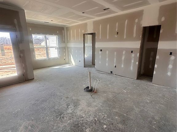 5th image of 69 Mabe Rd