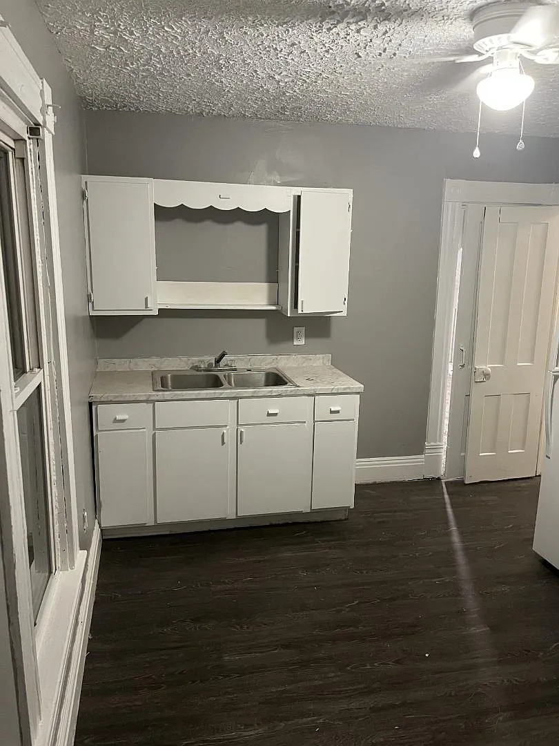 2 bed, 700 sqft, $950 — Photo 3