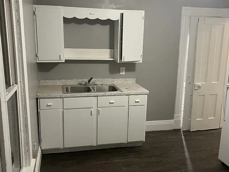 715 E Main St #3 — Photo 3