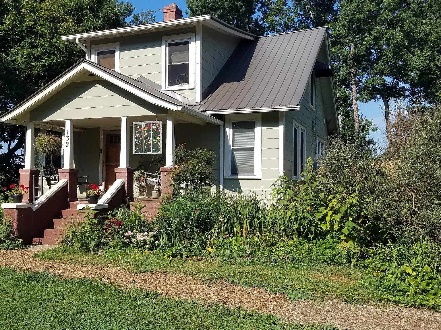 3 bed, 1200 sqft, $2,100 — Photo 1