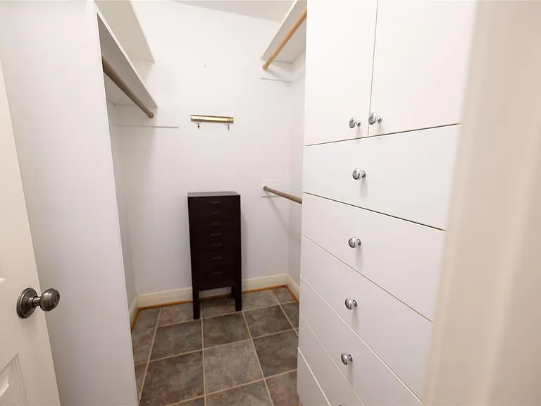 7546 Maple Tree Dr — Photo 36