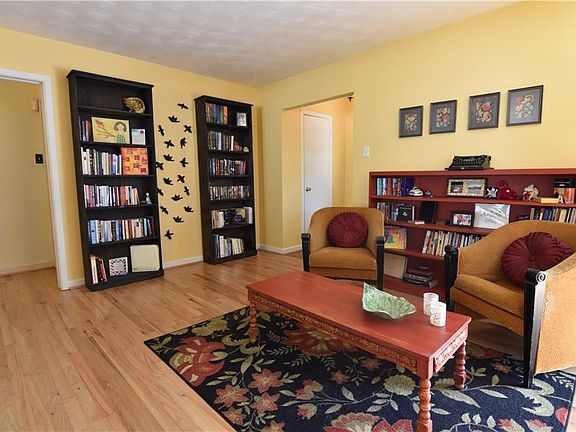 4th image of 1735 Elmwood Blvd