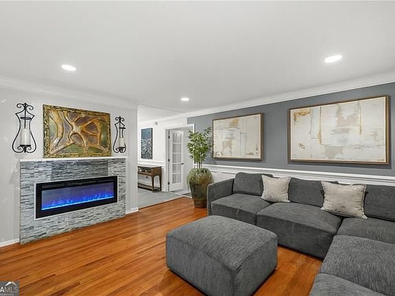 5th image of 2570 Spring Dr SE