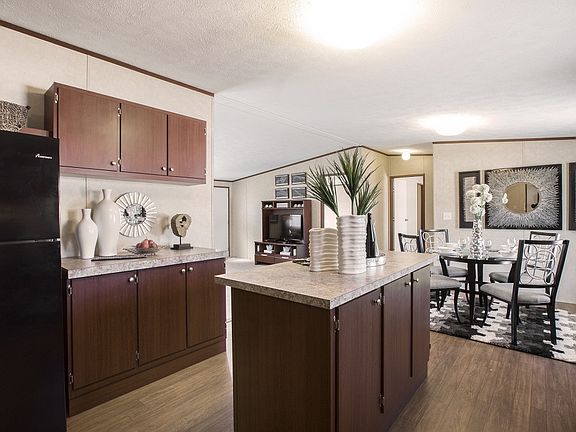 2nd image of 104 Rocky Ln