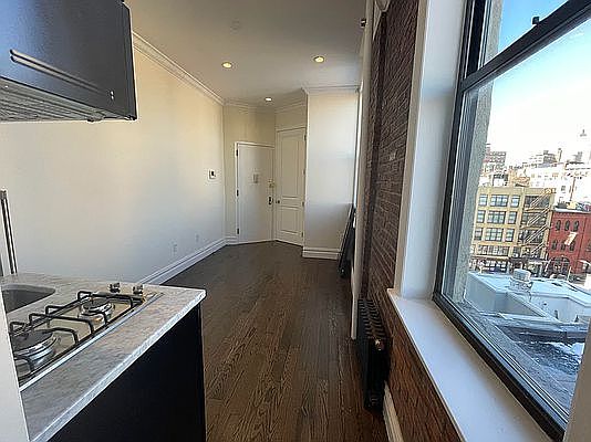 4th image of 128 2nd Ave APT E3