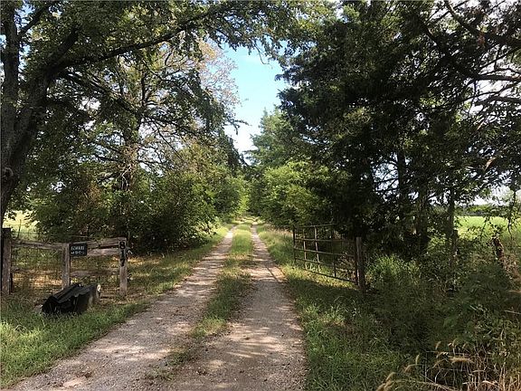 2nd image of 817 County Road 2220