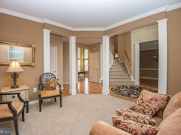 3rd image of 19467 Emerald Park Dr