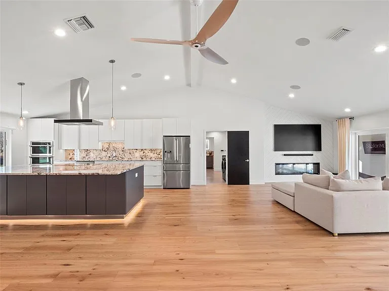 1021 Temple Grove Pl — Photo 6