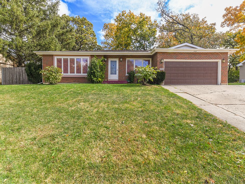 1st image of 1206 N Oakwood Dr