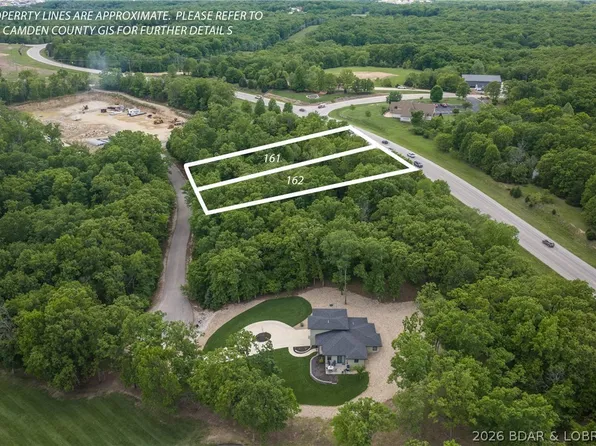 1214 Champion Dr, Sunrise Beach, MO 65079