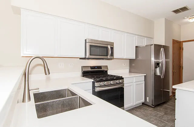 979 Parkhill Cir — Photo 12