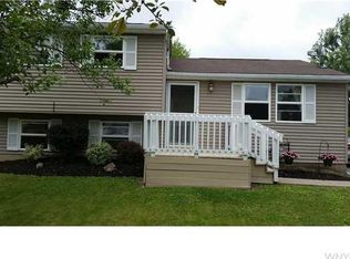 7133 Academy Ln, Lockport, NY 14094
